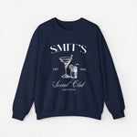 Navyblauwe sweater met SMIT'S Social Club cocktailprint, ronde hals en lange mouwen