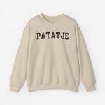 Beige trui met ronde hals en opdruk “PATAT’JE” op de borst
