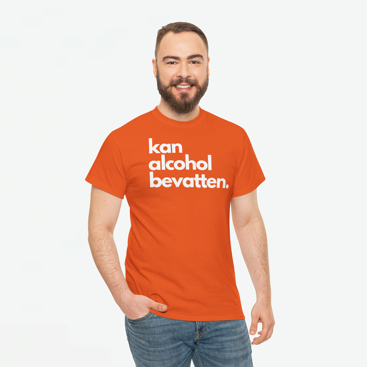 Oranje oversized T-shirt met witte frontprint 'kan alcohol bevatten.'