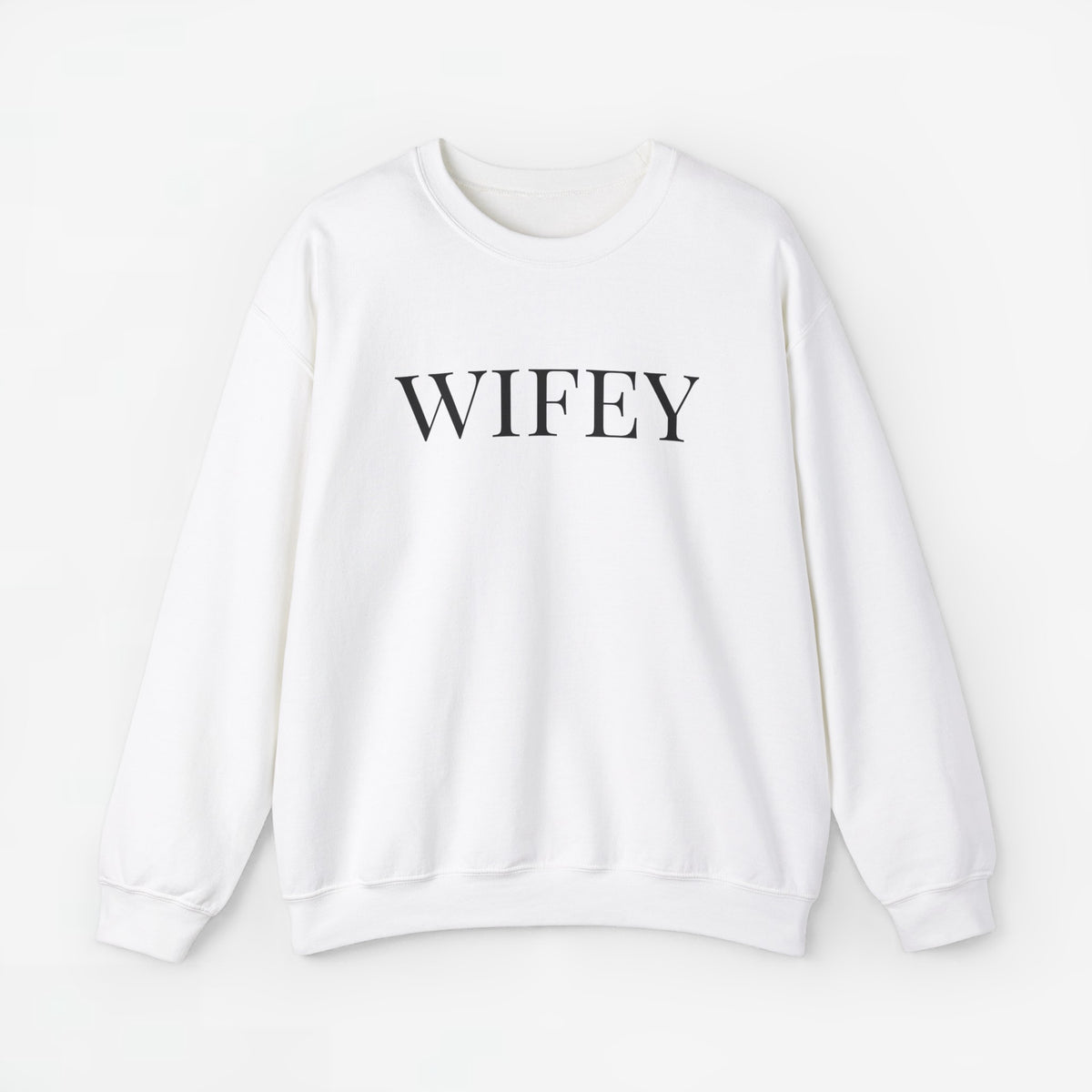 Witte sweater met lange mouwen en opdruk 'WIFEY'.
