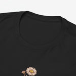 Zwart T-shirt hals en borstprint met margrietbloem