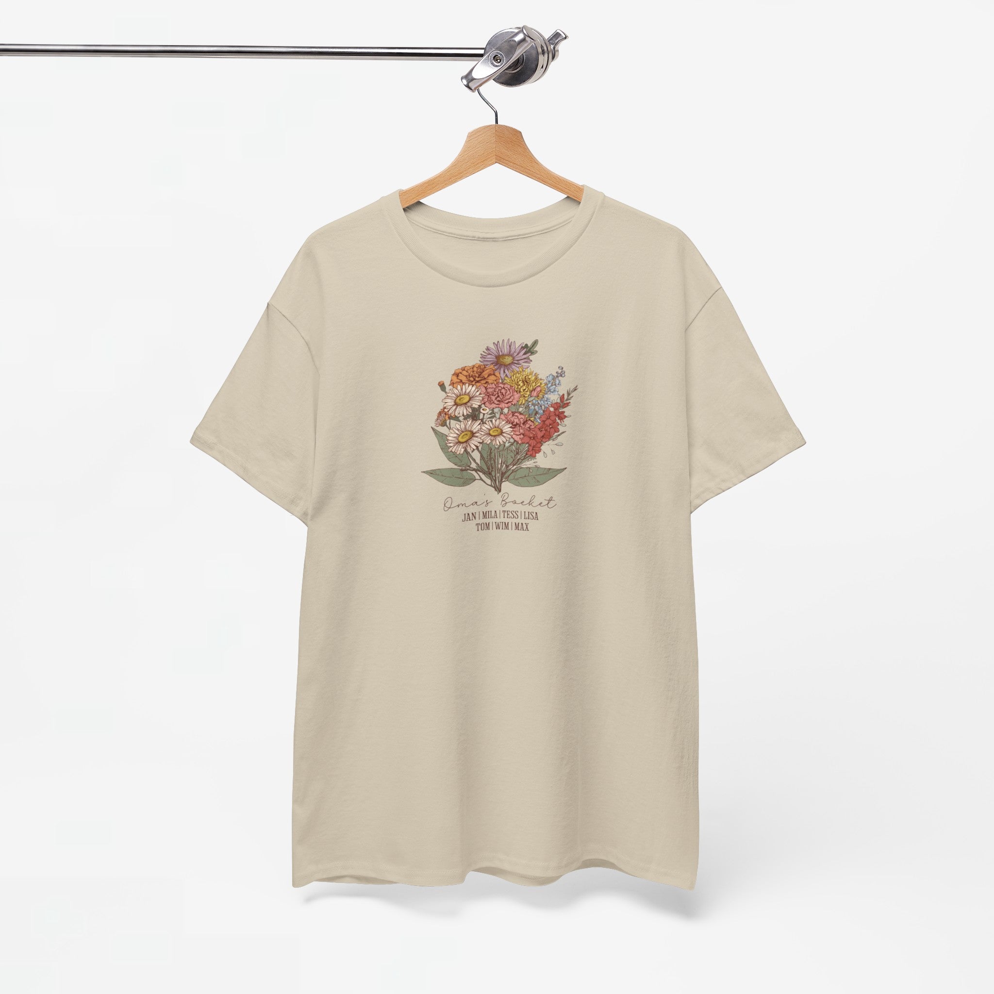 Gepersonaliseerde Moederdag Mama Cadeau - T-shirt - Oma's boeket met namen en geboortemaand bloemen