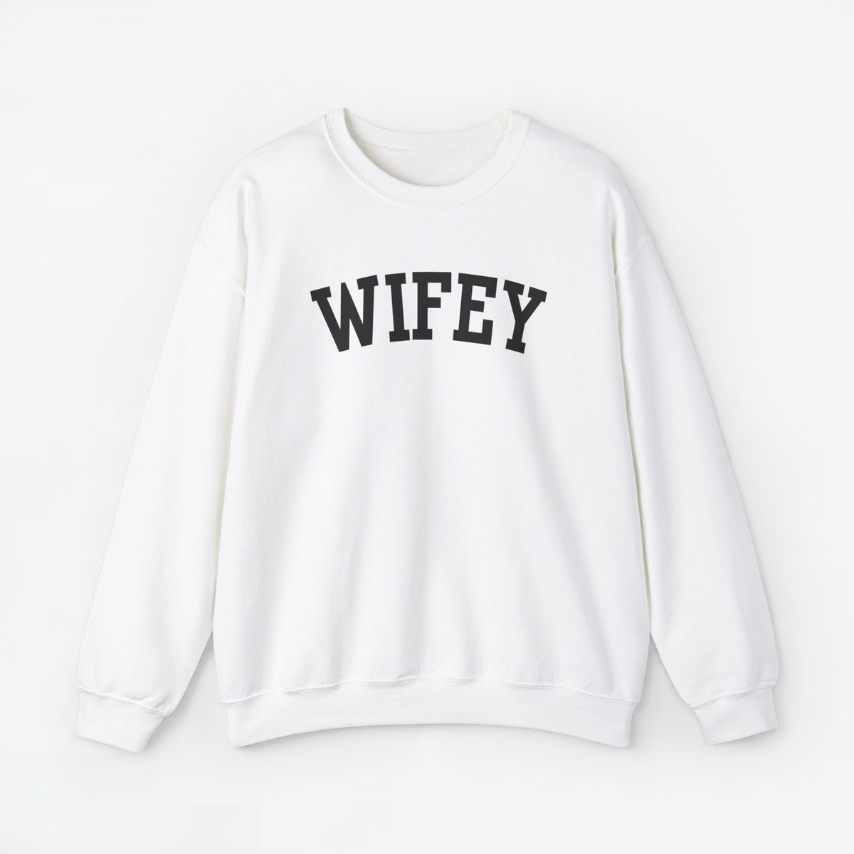 Sweatshirt met tekst WIFEY, wit, lange mouwen en ronde hals.