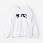 Sweatshirt met tekst WIFEY, wit, lange mouwen en ronde hals.