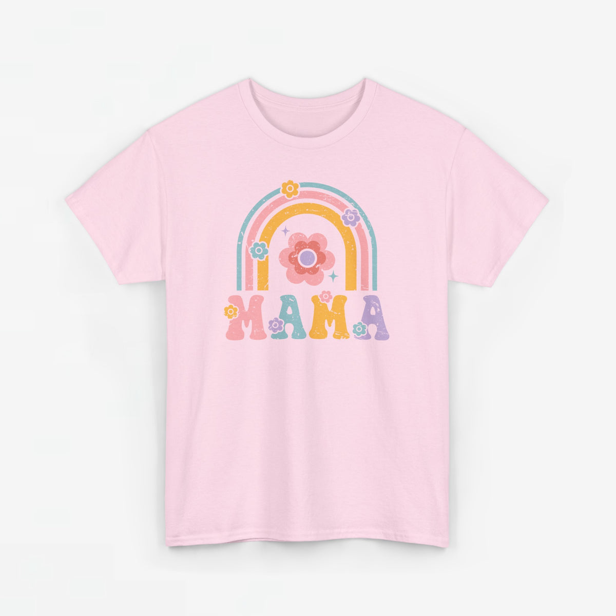 Roze T-shirt met regenboog- en bloemprint en 'MAMA' centraal op de voorkant