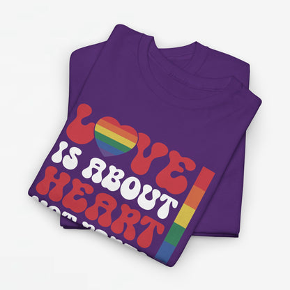 Gay Pride T-shirt - Love is about heart, not parts (witte tekst) - Oversized #30