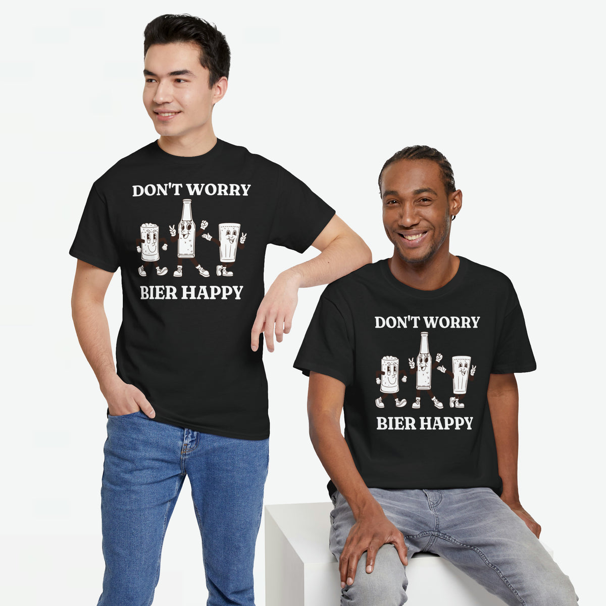 Zwarte oversized t-shirt met voorprint 'DON'T WORRY' en 'BIER HAPPY', gedragen door twee mannen