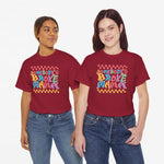 Bordeauxrode T-shirts met ronde hals en 'Somebody's Broke Mama' print (2 modellen)