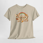 Zandkleurige t-shirt met ronde hals en 'Groovy Mama' regenboogprint