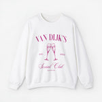 Witte sweater met roze 'VAN DIJK'S Social Club' print en twee wijnglazen