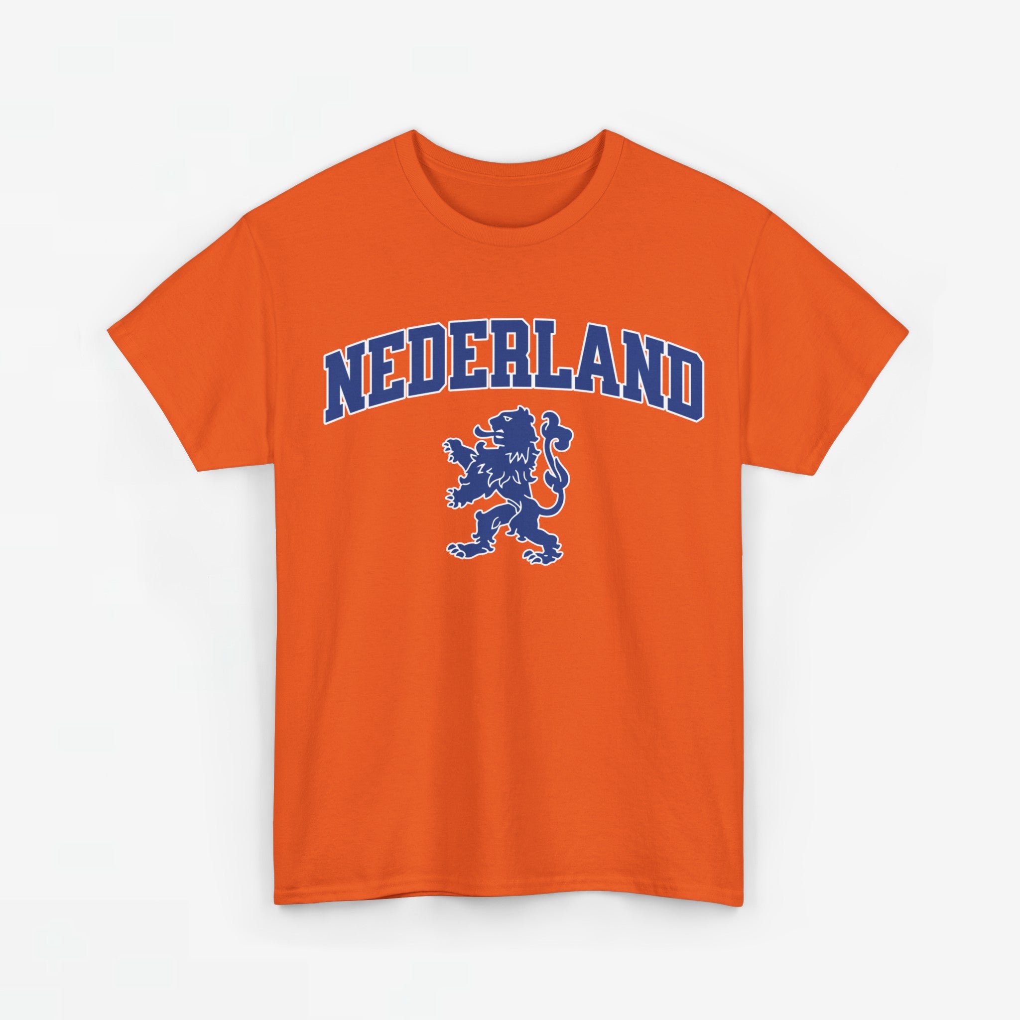 Oranje T-shirt voor EK, WK en Koningsdag - Personaliseer met Naam & Rugnummer - NEDERLAND met Leeuw (blauwe tekst)