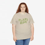 Beige oversized T-shirt met groene “PLANT MOM” print op de borst.