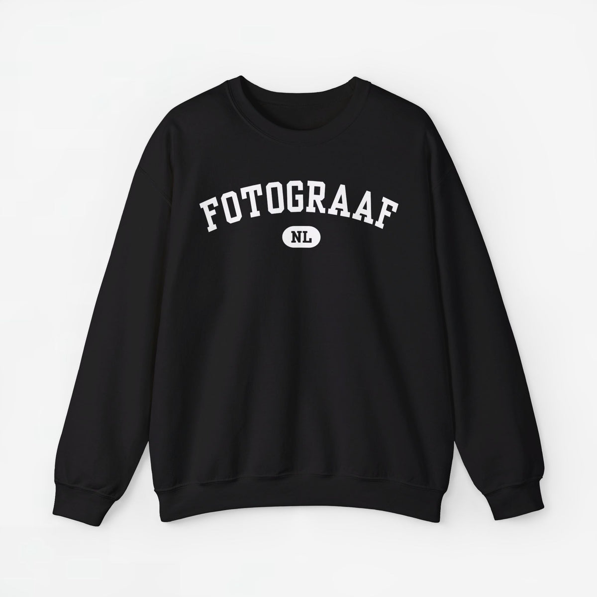 Zwarte sweater met ronde hals en FOTOGRAAF-print met NL-logo