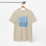 Beige T-shirt aan hangertje met blauwe 'MAMA'-tekstprint
