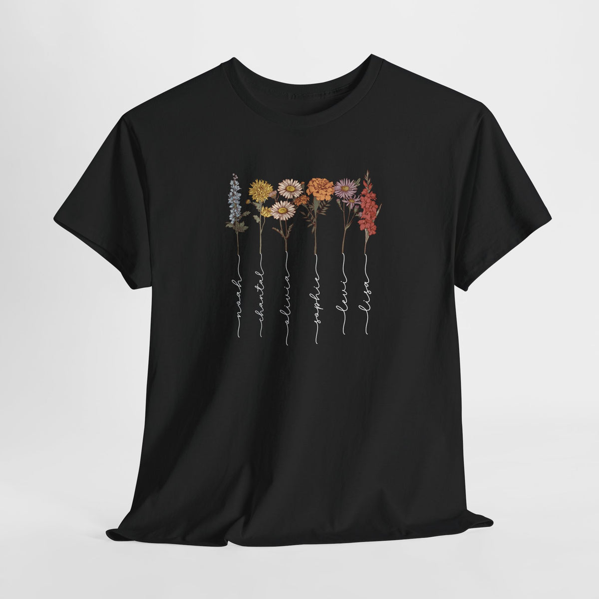 Zwart T-shirt met bloemenprint en verticale tekstlijnen op de borst