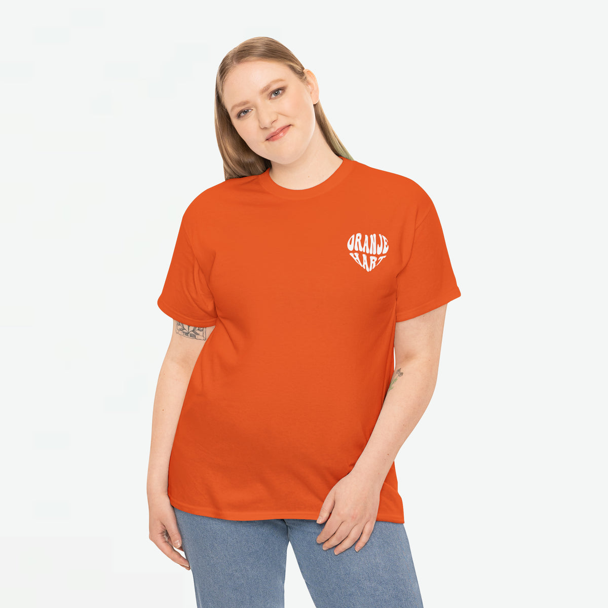 Oranje oversized dames T-shirt met kleine oranje borstprint