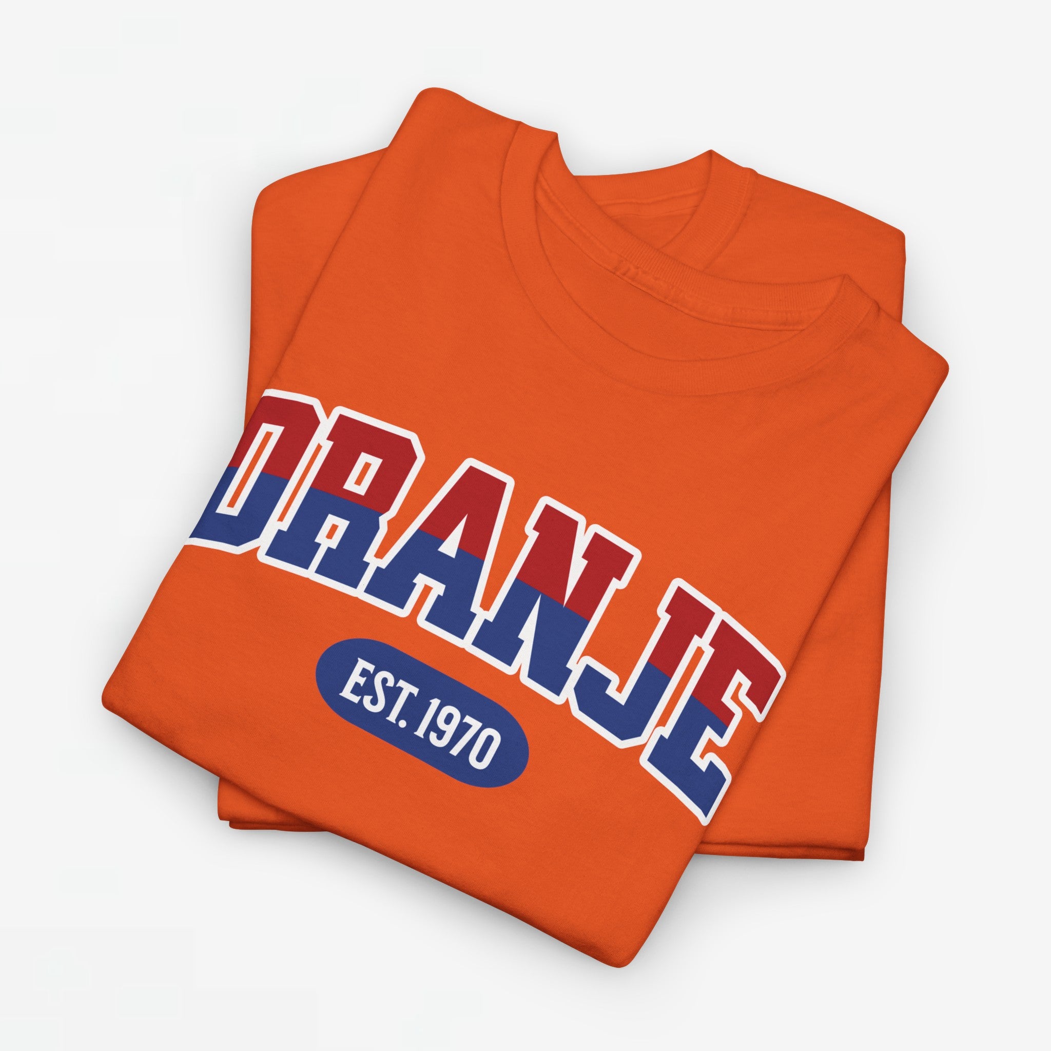 Oranje T-shirt voor EK, WK en Koningsdag - Personaliseer met Naam, Jaar & Rugnummer - ORANJE (rode en blauwe tekst)