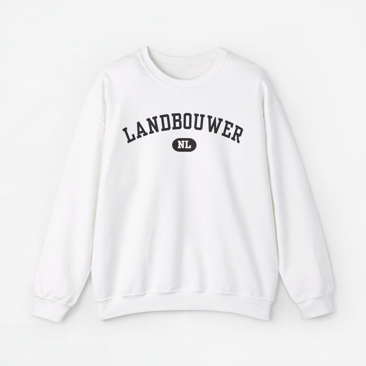 Witte sweater met ronde hals en zwarte/witte opdruk “LANDBOUWER” met NL-embleem