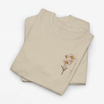 T-shirt beige met kleine bloemenprint op de borst