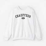 Witte sweater met ronde hals en print “CHAUFFEUR” met klein NL-logo op de borst.