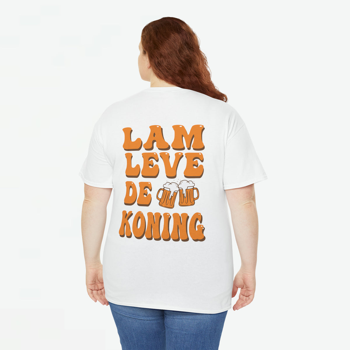 Witte T-shirt met grote achterprint “LAM LEVE DE KONING” en biermotief.