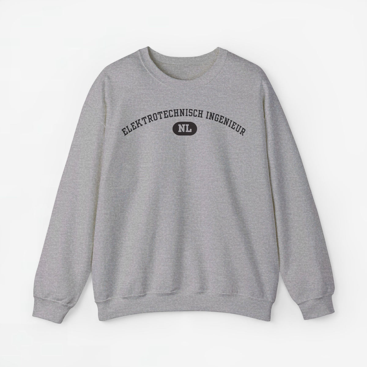 Lichtgrijze sweater met ronde hals en borstprint 'ELEKTROTECHNISCH INGENIEUR NL'.