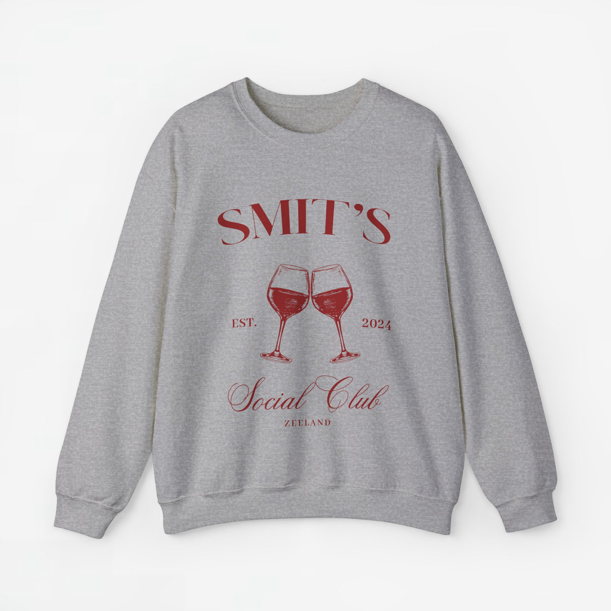 Grijze sweatshirt met rode opdruk SMIT'S Social Club, twee wijnglazen en jaartal 2021.