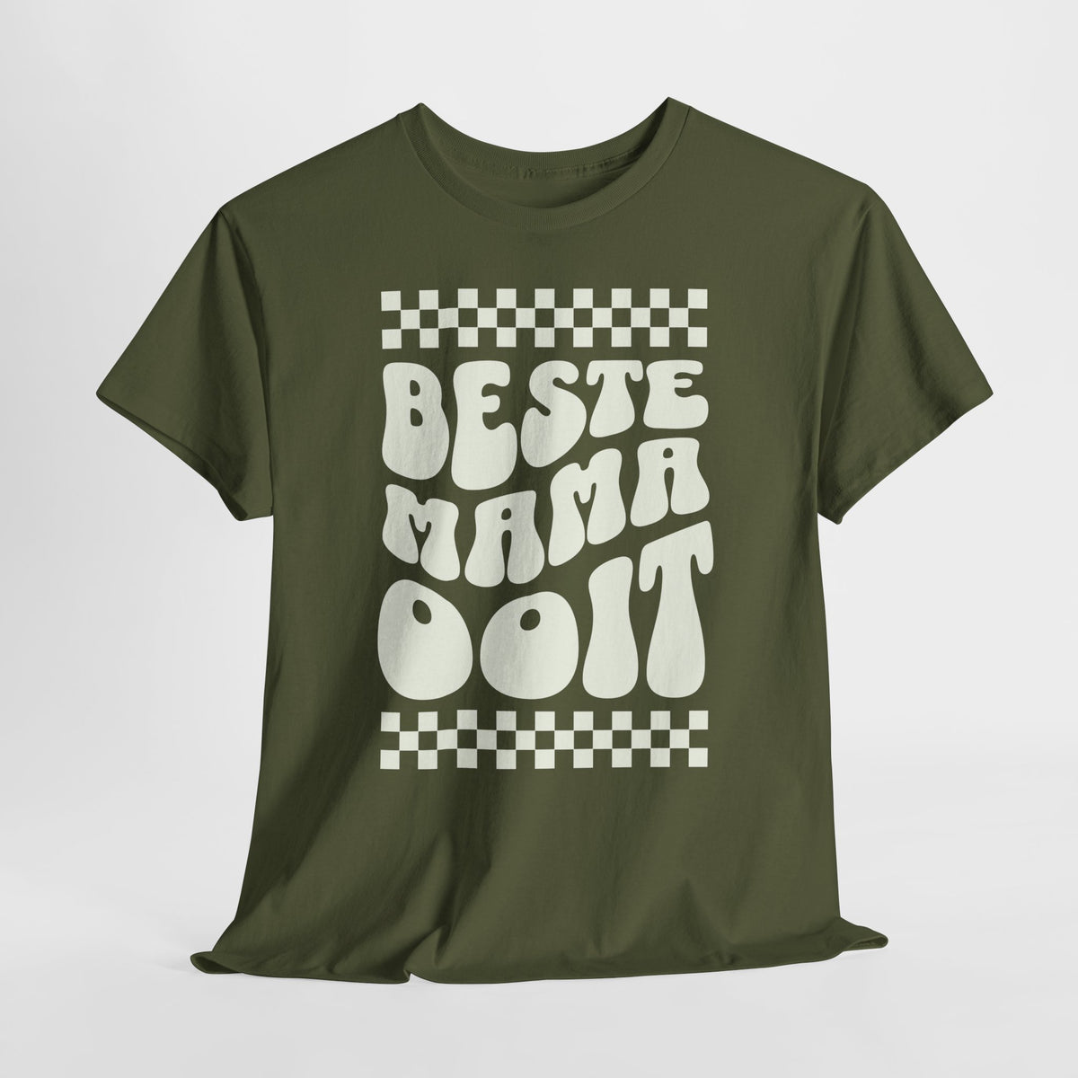 T-shirt in legergroen met witte retro-opdruk “BESTE MAMA OOI” op de borst
