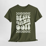 T-shirt in legergroen met witte retro-opdruk “BESTE MAMA OOI” op de borst