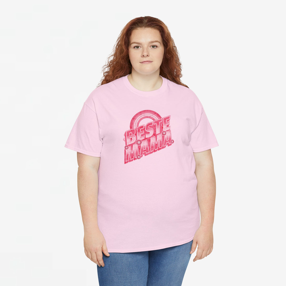 Roze T-shirt met ronde hals en centrale rode opdruk “BESTE MAMA”.