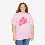 Roze T-shirt met ronde hals en centrale rode opdruk “BESTE MAMA”.