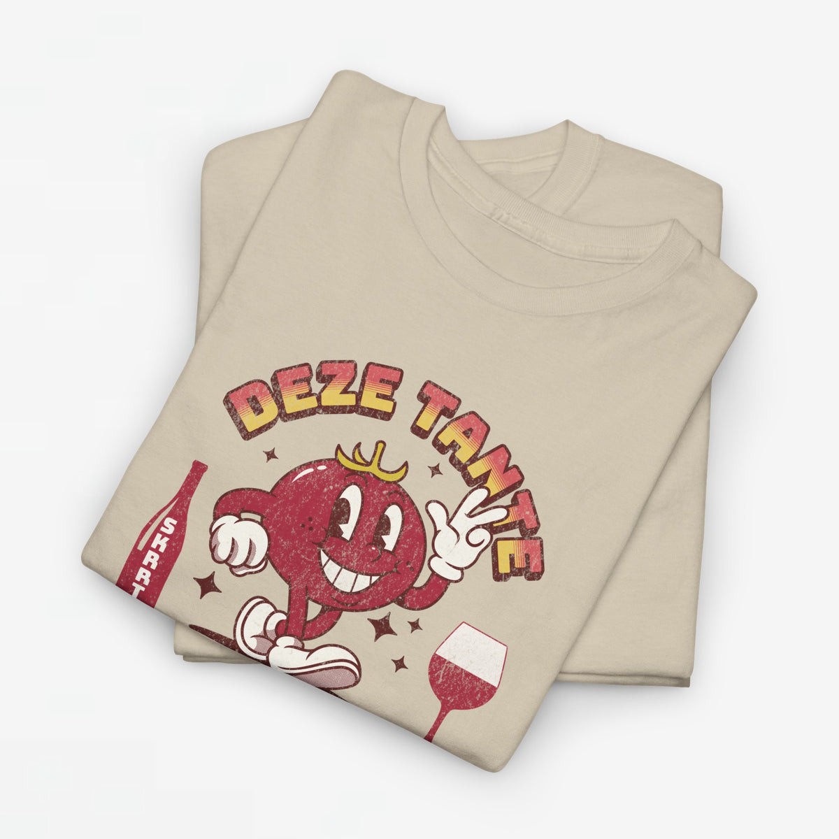 Zandkleurige oversized T-shirt met rode cartoonprint en wijnglas, opdruk met tekst