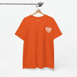 Oranje dames T-shirt met kleine oranje borstprint aan kleerhanger
