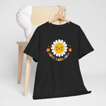 Zwarte T-shirt op hanger met zonillustratie en kleurrijke bloemen-letters