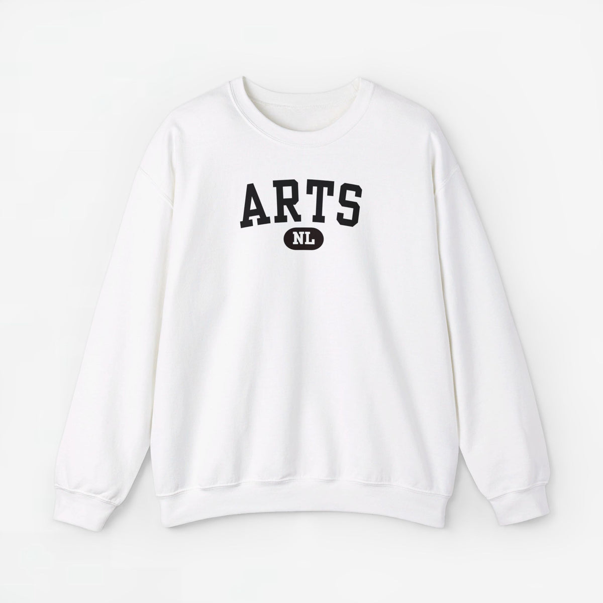 Witte sweatshirttrui met ronde hals en zwarte “ARTS” print met “NL” logo