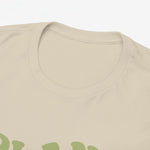Close-up van beige T-shirt kraag met ronde halslijn, gladde stof.