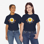 Oversized T-shirt navy met bloemen- en zonprint "Wifey Mama Boss" op twee modellen