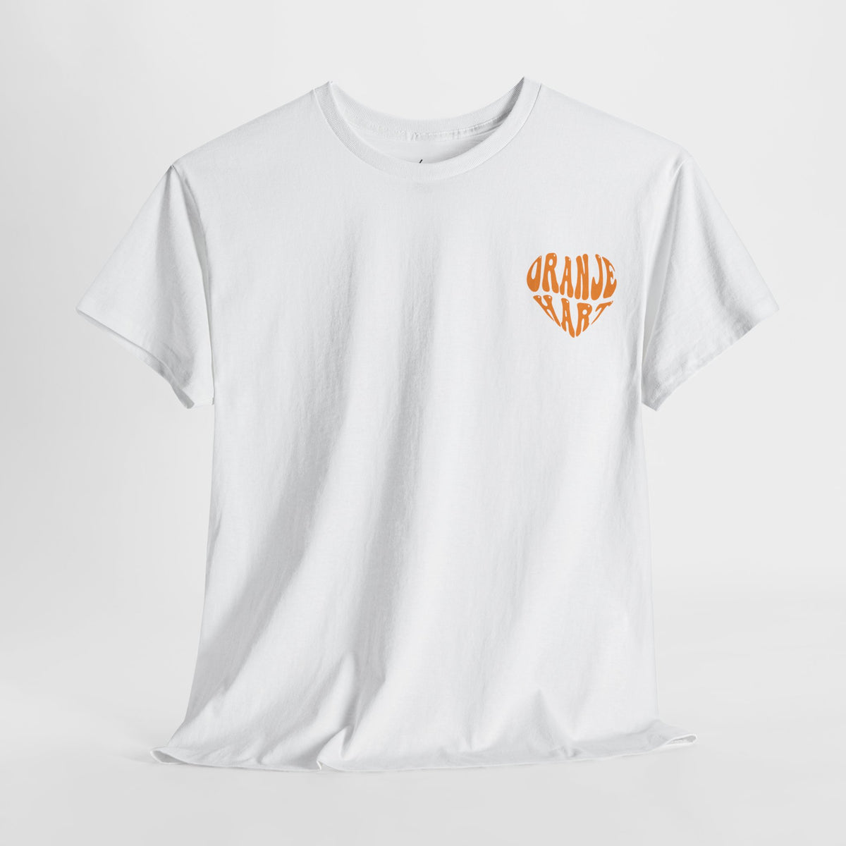 Wit dames T-shirt met kleine oranje borstprint