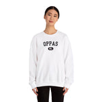 Witte sweatshirt met “OPPAS NL” borstprint, ronde hals en lange mouwen