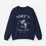 Donkerblauwe sweatshirt met ronde hals en print van bekers en tekst op de borst.