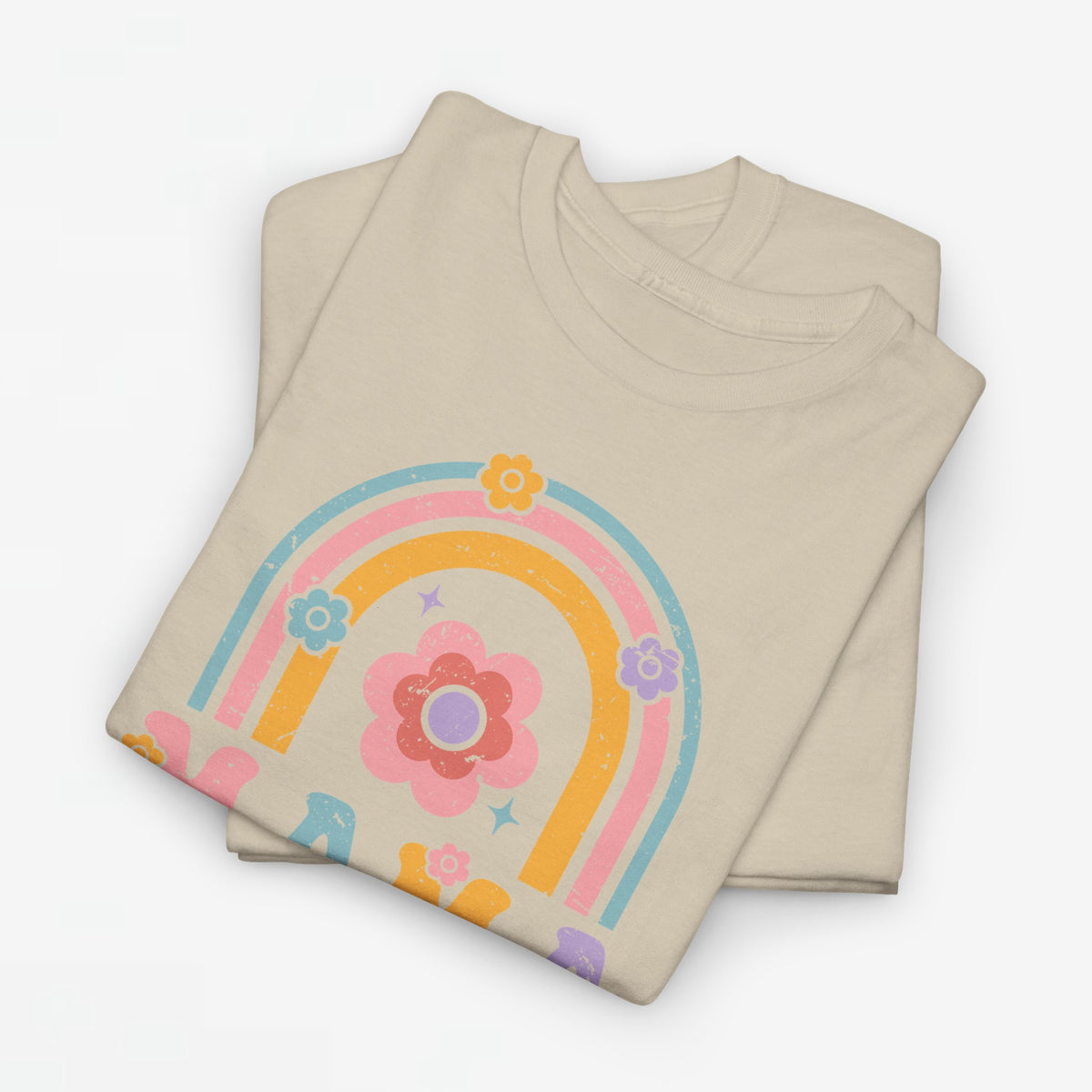 Zandkleurige oversized T-shirt met regenboogprint en bloemdecoratie op de borst