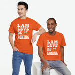 Oranje T-shirt met witte voorprint 'LAM LEVE DE KONING'.
