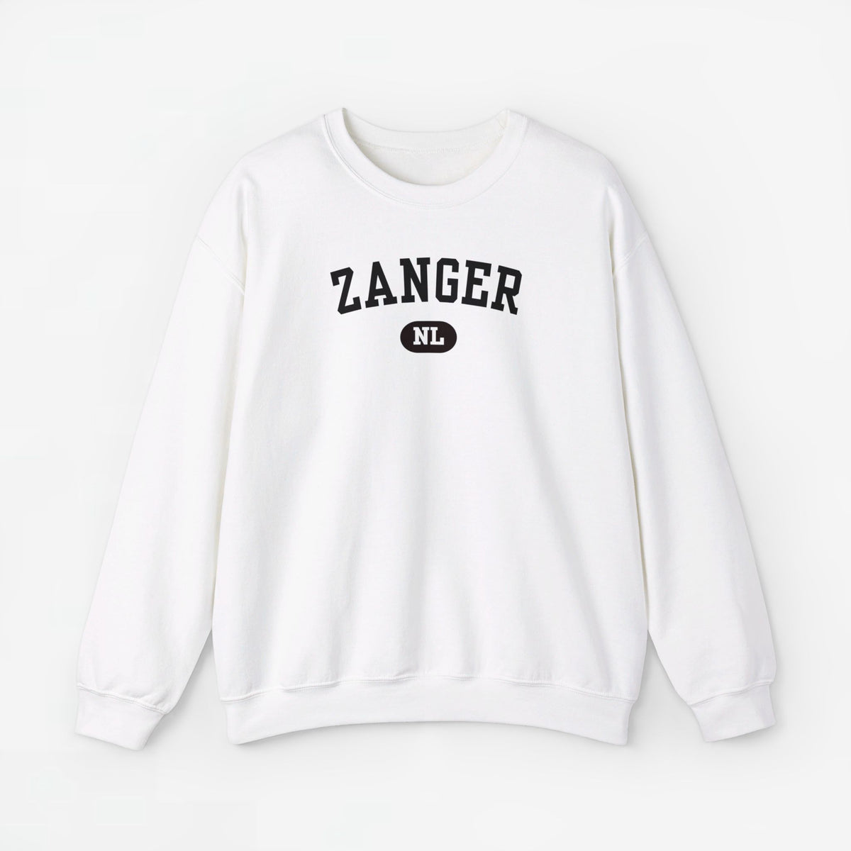 Witte trui met ZANGER-print op de borst, ronde hals en lange mouwen.