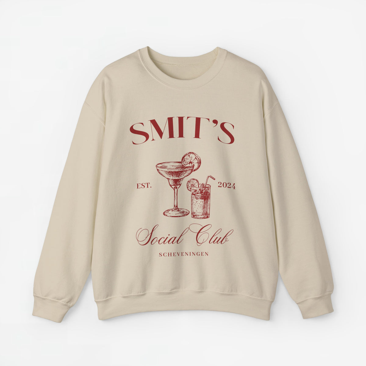 Beige sweater met ronde hals en rode opdruk met mokken en tekst "Social Club"
