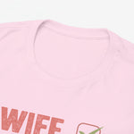 Roze t-shirt hals met deel van opdruk 'WIFE' en vinkje