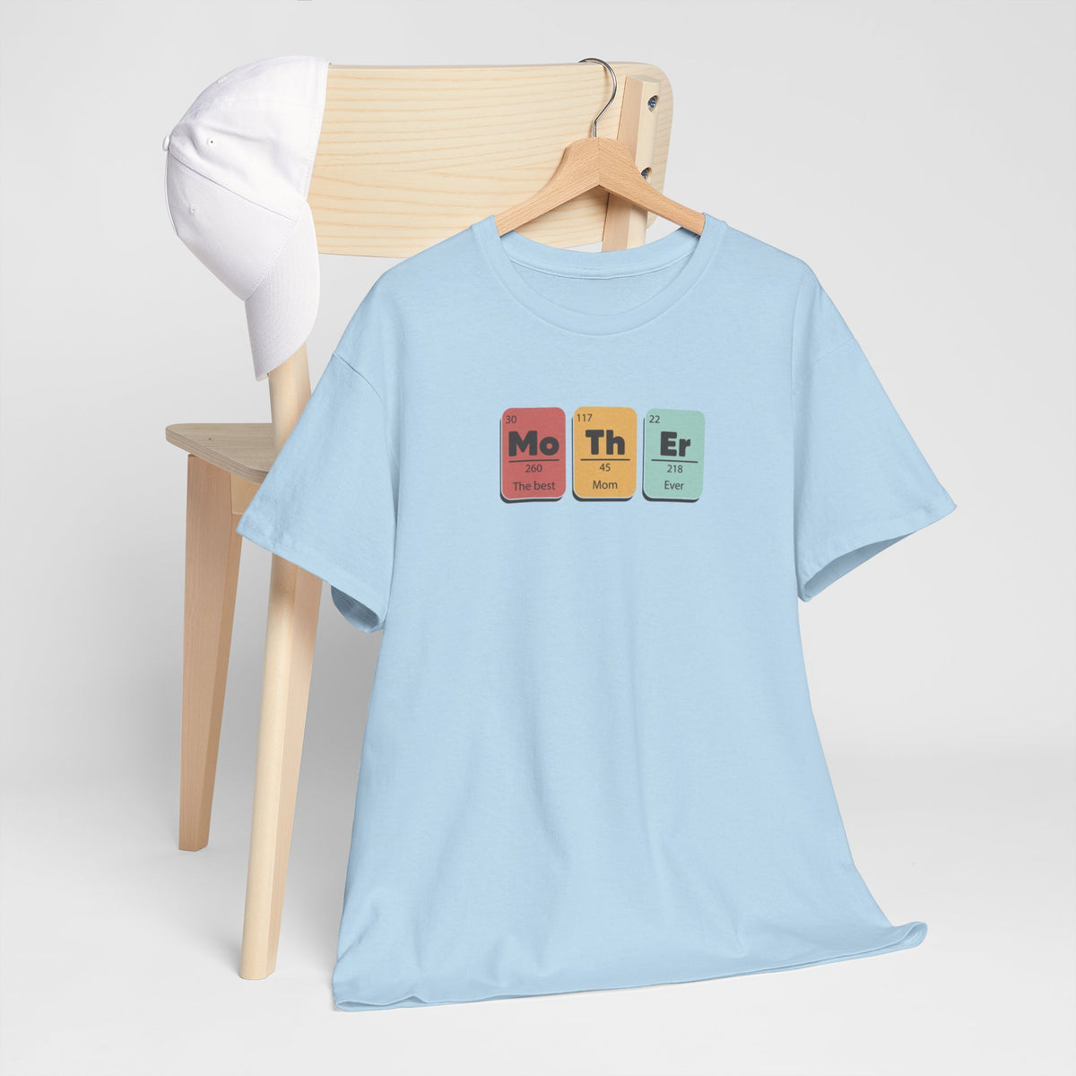 Lichtblauwe T-shirt met ronde hals en elementenprint (Mo Th Er) voorop