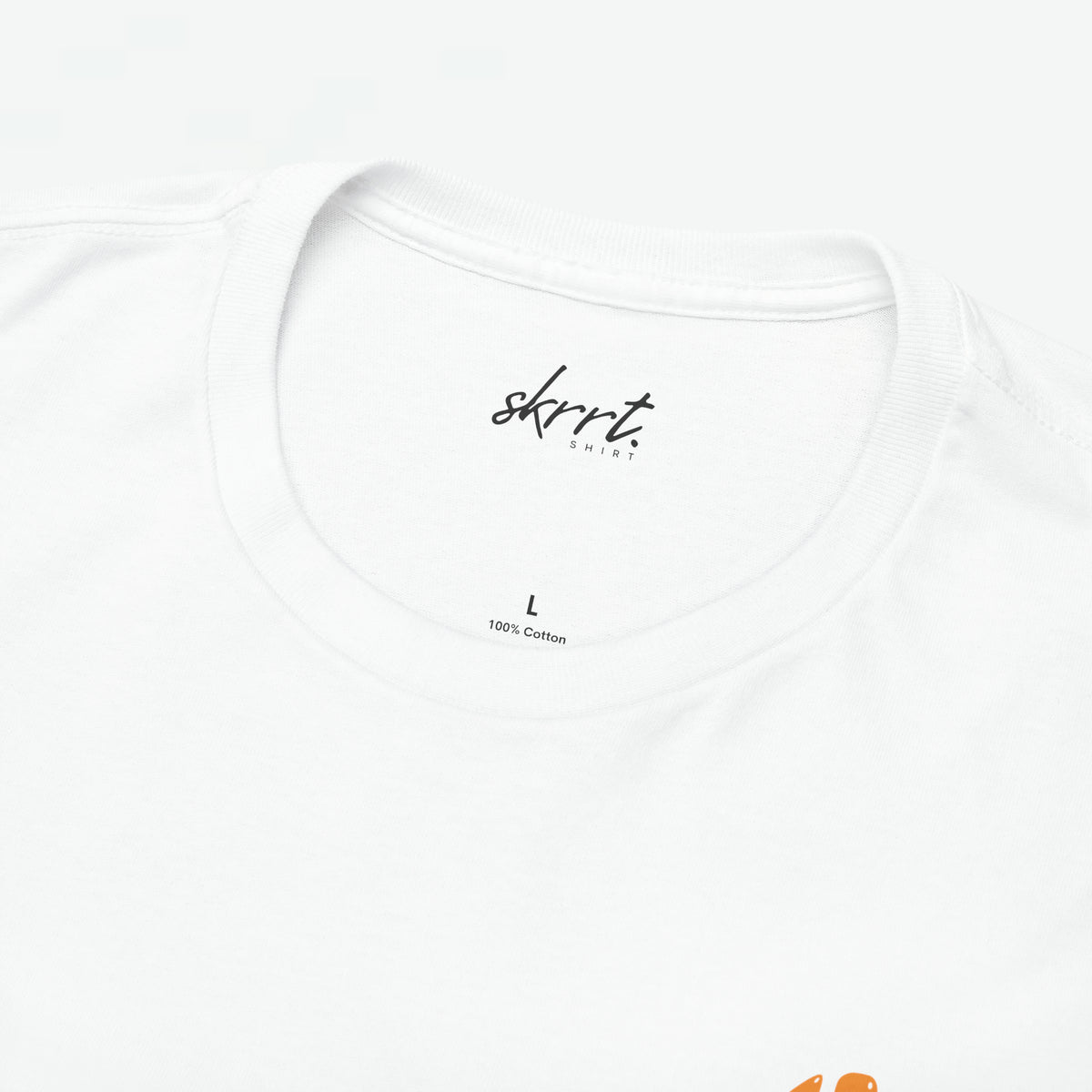 Oversized Koningsdag T-shirt voor dames, witte ronde hals met "100% katoen" label.