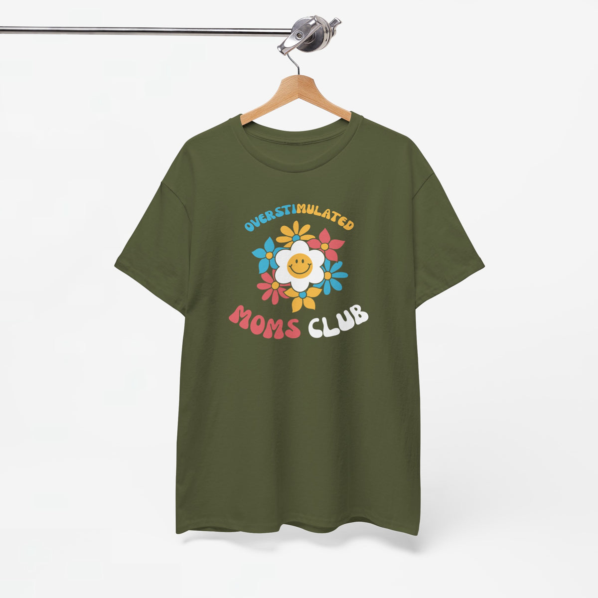 Olijfgroen T-shirt met ronde hals en bloem- en tekstprint 'MOMS CLUB' op de borst