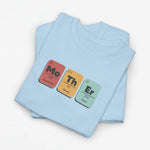 Lichtblauwe T-shirt met borstprint van gekleurde blokken met tekst “Mo Th Er”