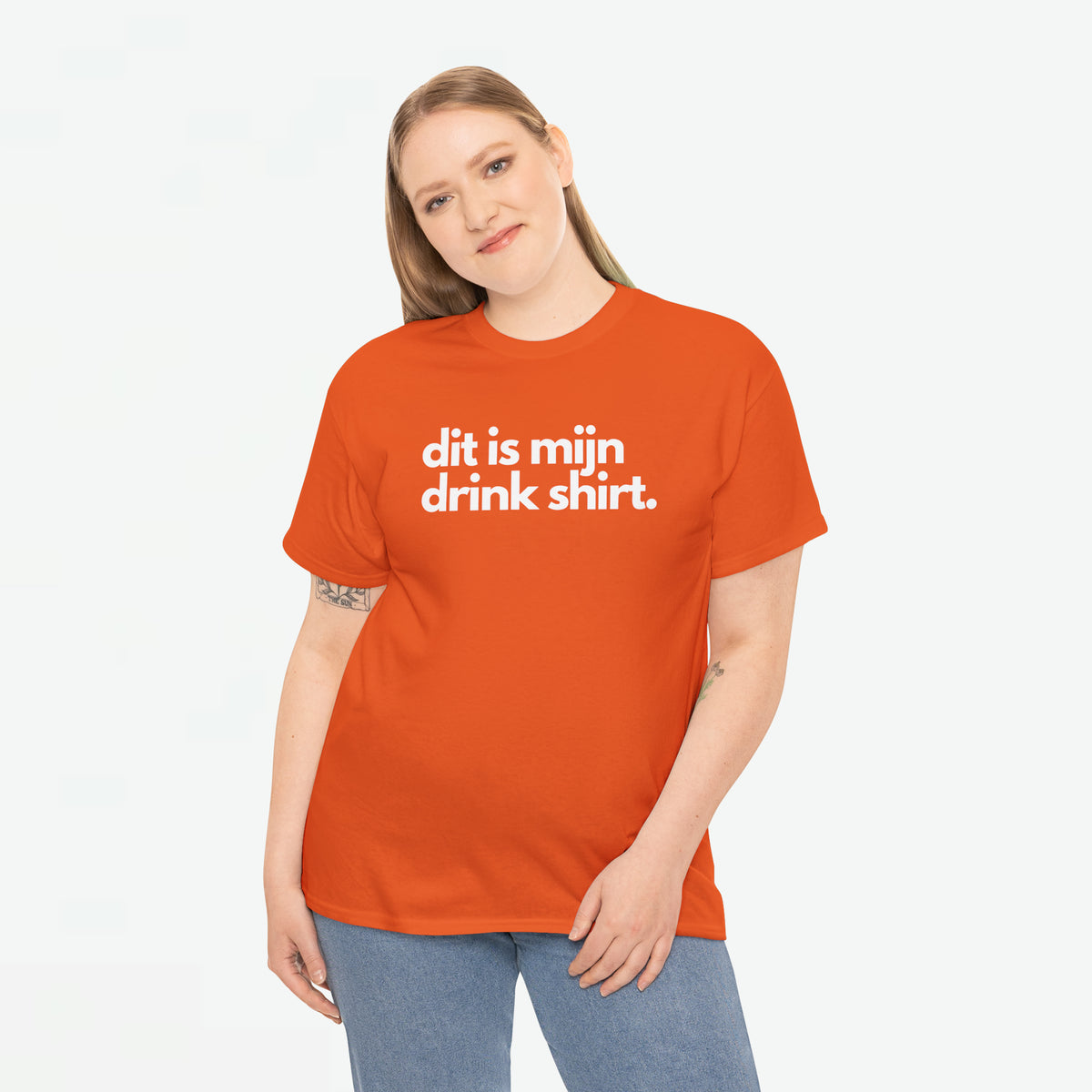 Oranje oversized T-shirt met voorprint 'dit is mijn drink shirt'.